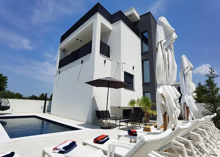 Villa Emperor